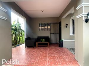 Casita Mia - Guest House for 9pax with WIFI, NETFLIX, YOUTUBE, KARAOKE, CAN COOK and BBQ