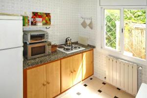 2 Bed House Sleeps 4 - Roof Terrace Sea Views