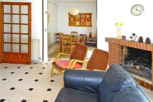 2 Bed House Sleeps 4 - Roof Terrace Sea Views