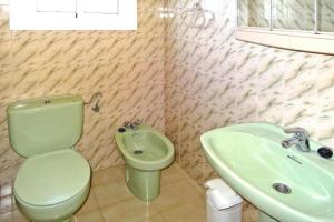 2 Bed House Sleeps 4 - Roof Terrace Sea Views