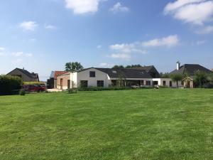 Beautiful holiday home in renovated farm 30 mins from Pairi Daiza