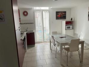 Villa Magali - Appartement climatisé T3 Duplex - Grau-du-Roi - Hypercentre 20 m de la plage