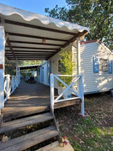 Campings bungalow dans camping familial : photos des chambres