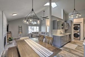 Modern Flagstaff Retreat about 4 Mi to Downtown!
