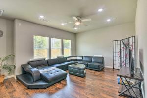7 Mi to Gulf: Family Home w Yard in Texas City