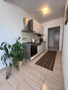 Mavarstica Bay View Apartment with Garage (by the Diving Center)