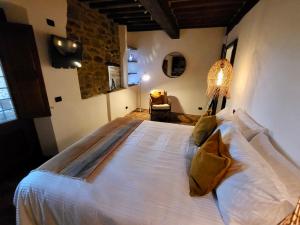 Luxury 1-bedroom house with the pool in Tuscany.