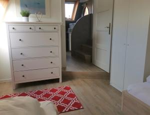 Haus Elbestraße 24 Elbestraße 24, Whg OG