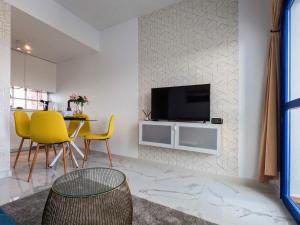 Arilvia good vibes only