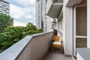 Solec Powiśle Apartment by BookingHost