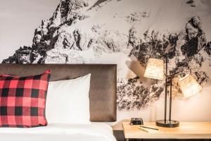 Deluxe Queen Room room in Mountain Modern Motel