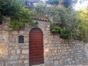 Sea-side Old Stone Villa with a private Garden - Perazića Do