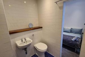 Spacious, bright and airy city centre flat. Unique converted Mill.