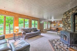 Mimis Place about Ohio Countryside Duplex with Deck