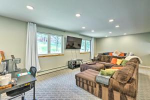 Grand Conifer Retreat with Large Furnished Deck