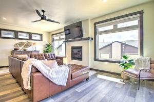 Modern Bozeman Family Townhome w Hot Tub!