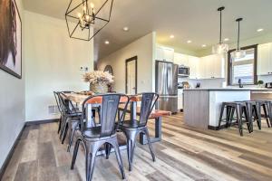 Modern Bozeman Family Townhome w Hot Tub!