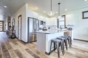 Modern Bozeman Family Townhome w Hot Tub!