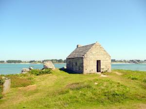 Maisons de vacances Holiday home with jacuzzi, Guisseny : photos des chambres