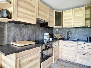 Appartement rénové au pied des pistes avec balcon pour 6 personnes - FR-1-344-776