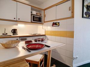 Appartement agréable proche des pistes avec balcon - FR-1-344-810
