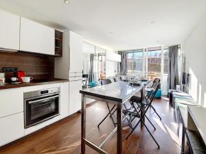 Charmant 2 pièces rénové au centre avec balcon sud, Wi-Fi - FR-1-344-851