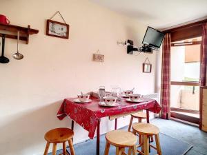 Studio cabine 4 pers. proche pistes avec balcon et parking - FR-1-344-863