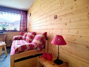 Studio cabine 4 pers. proche pistes avec balcon et parking - FR-1-344-863