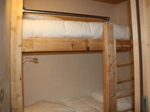 Appartement rénové proche pistes avec balcon - FR-1-344-893