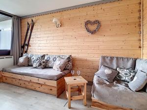 Studio moderne, ski aux pieds, balcon sud, centre Les Menuires - FR-1-344-888