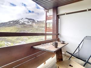 Studio moderne, ski aux pieds, balcon sud, centre Les Menuires - FR-1-344-888