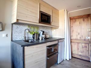 Studio rénové 2 pers. au pied des pistes avec balcon - FR-1-344-937