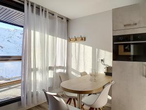 Appartement rénové avec coin montagne, accès pistes, balcon, WIFI - FR-1-344-976