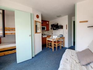 Appartement lumineux proche des pistes avec balcon - FR-1-344-982