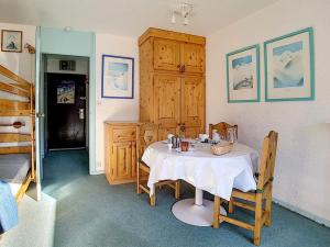 Studio ski aux pieds avec balcon exposé Sud-Ouest - FR-1-344-1000