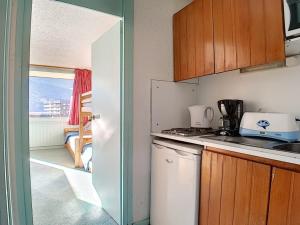 Studio ski aux pieds avec balcon exposé Sud-Ouest - FR-1-344-1000