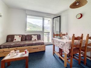 Studio rénové proche des pistes avec balcon - FR-1-344-1063