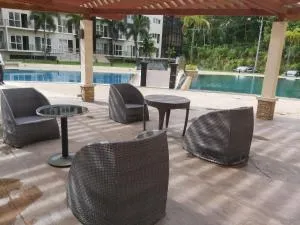Affordable Tagaytay Monteluce 2 BR LOFT with pool 82 - 锡朗