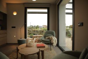 El Faro Unkempt - Tazones