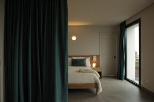 El Faro Unkempt - Tazones