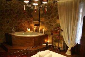 Luxury Suite with Spa Bath and Fireplace