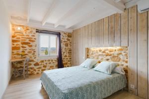 Villas BIZ1 Gite climatise l'Esprit Campagne avec piscine naturelle BIZANET : photos des chambres