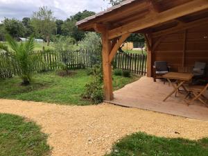 B&B / Chambres d'hotes La Ferme de Sirguet - Cabane Jardin & Spa : photos des chambres