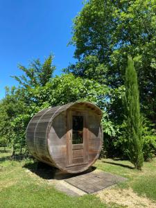 B&B / Chambres d'hotes La Ferme de Sirguet - Cabane Jardin & Spa : photos des chambres