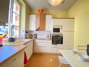 Appartement duplex 5 pièces, 6 couchages au cœur de La Baule avec terrasse, parking et tous commerces à pied - FR-1-245-71