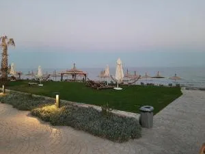 Дизайнерская студия с отдельной спальней на первой береговой линии Four Seasons Iskele - Gastria