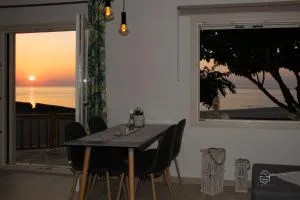 Genevieve Sea House - by the sea ....on the beach. - Agii Saranta