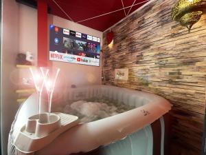 Maisons de vacances Chambre & Lounge Prive Jacuzzi : photos des chambres