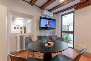 Ground Floor With Patio-Ghibellina 65