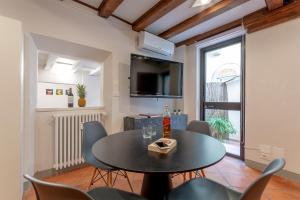 Ground Floor With Patio-Ghibellina 65